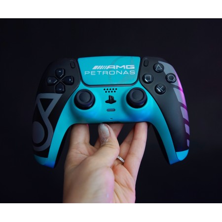 Ovladač s motivem AMG Petronas