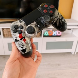 God of War a Witcher PS4 ovladač